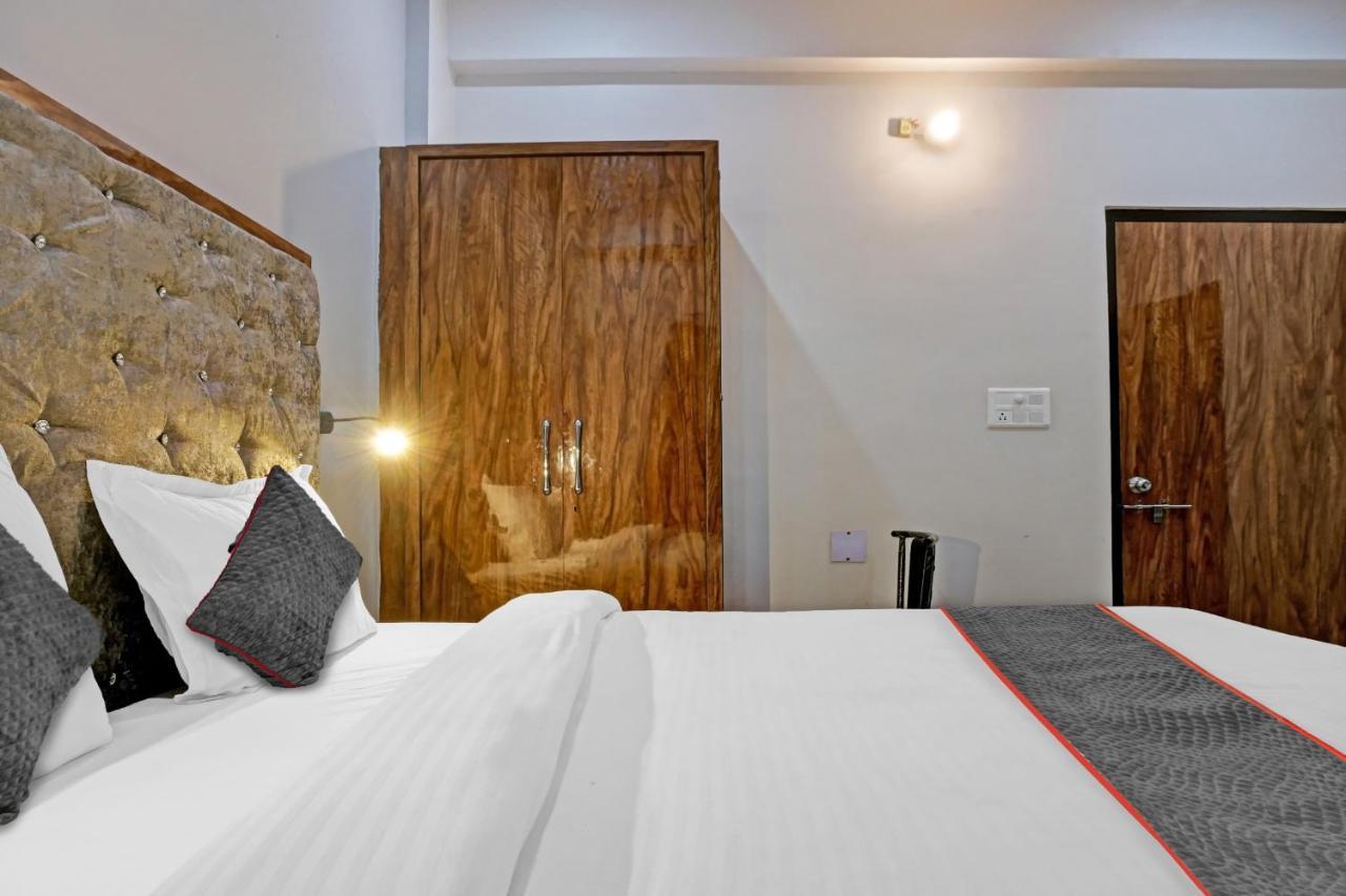 Townhouse Navneeta Grand Hotel Kakarmatha Eksteriør billede