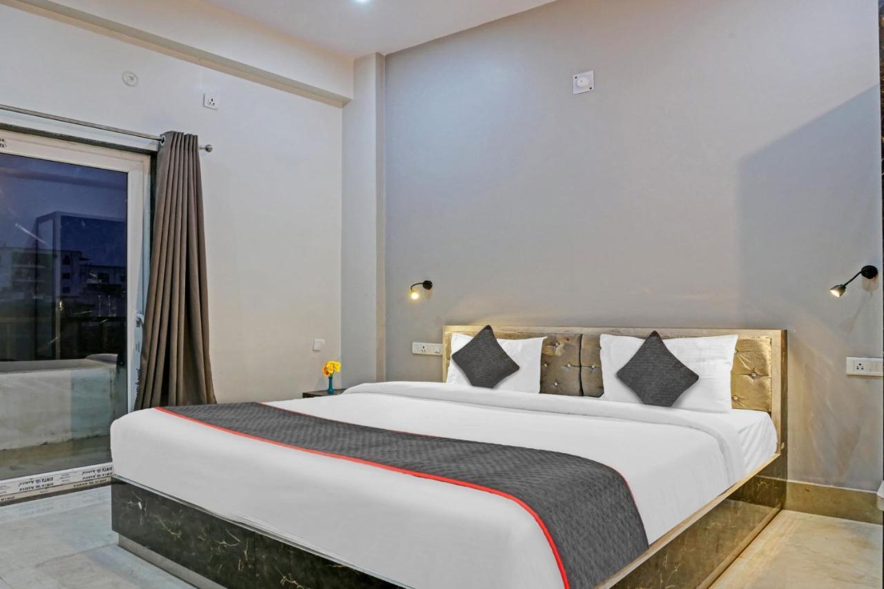 Townhouse Navneeta Grand Hotel Kakarmatha Eksteriør billede