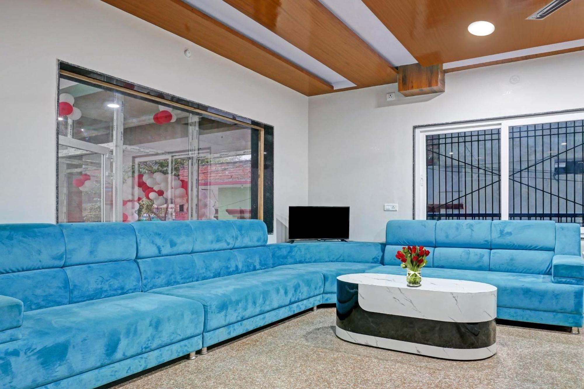 Townhouse Navneeta Grand Hotel Kakarmatha Eksteriør billede